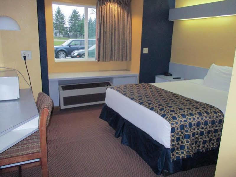 Quality Inn & Suites Watertown Fort Drum Calcium Exterior photo